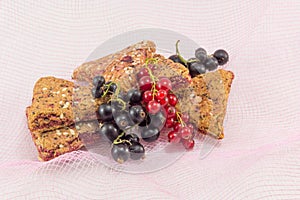 Integral fruit biscuits with fresh fruit
