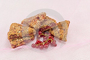Integral fruit biscuits with fresh fruit