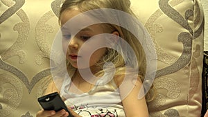 Intelligent Little Girl Press Remote Control, Channel Switching. 4K UltraHD, UHD