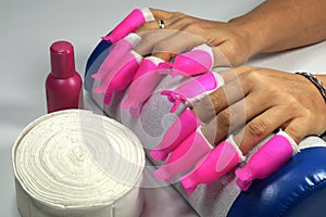 Intensely pink clips for the removal of nail acrylic, glitters,