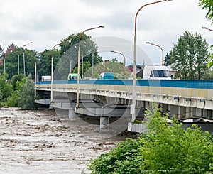 Intensive traffic on the bridge during the flood