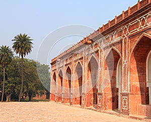 An interesting view of Humayun Tomb building