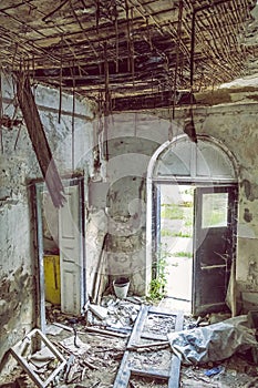 Interiér opusteného domu v kúpeľoch Korytnica, Slovensko