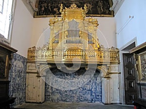 interior of a Catholic church in Porto, Portugal.