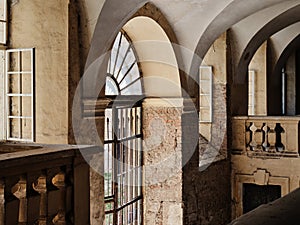 Interiér starého historického zámku v Holíči