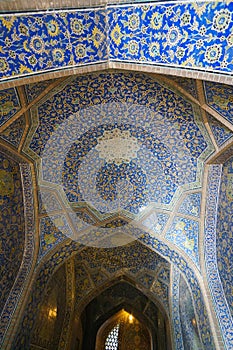 Interior and passageway of Sheikh Lotfollah Mosque , Isfahan, Ir