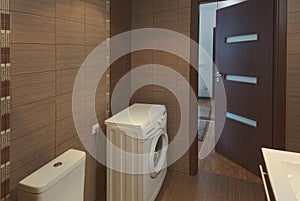 Interior photography, bathroom. Tidy white bathroom for convenient living. City accomodations interior.