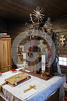 Interiér dřevěného kostela ostatků sv. Mikuláše v obci Ruská Bystrá, Slovensko