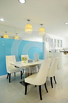 Interiore Modern white diningroom photo