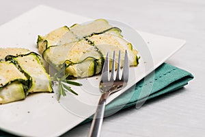 Interlaced courgettes or zucchini slices