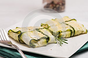 Interlaced courgettes or zucchini slices