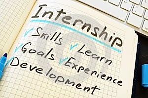 Internship and list of pros written in the note.