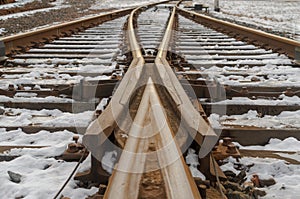 The intersection of railway tracks in the form of arrows.