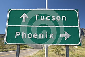 A interstate highway sign in Arizona directing traffic to Tucson and Phoenix, AZ