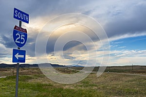 An Interstate highway 25 sign, with mountains on the background, in the State of Colorado