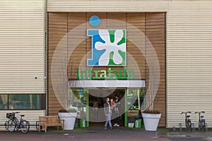 Intratuin entrance, sign above the entrance.