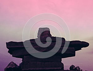 Estatua en atardecer punto en 