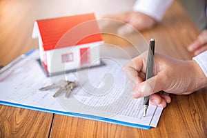 Inversores firmado contrato compras ventas propiedad. propiedad inversiones casa hipoteca financiero 