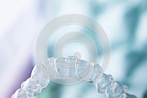 Neviditelný zubní plastický šle 