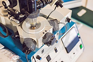 Ion etching system for solid samples preparation for electron mi