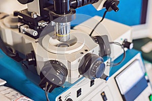 Ion etching system for solid samples preparation for electron mi