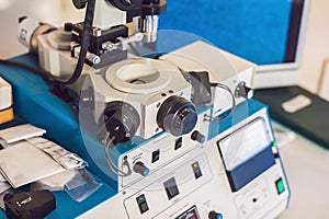 Ion etching system for solid samples preparation for electron mi