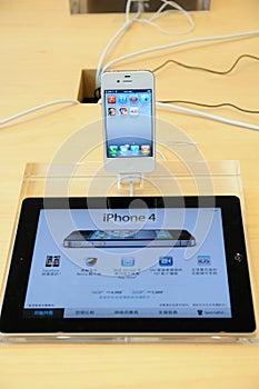 Iphone 4 display in Apple store