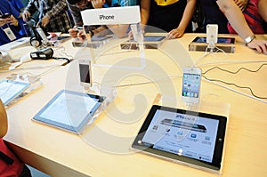 Iphone 4 display in Apple store