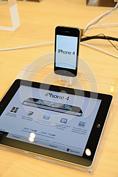 Iphone 4 display in Apple store
