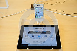 Iphone 4 display in Apple store