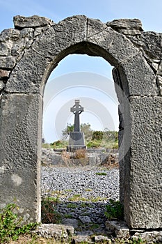 Ireland ruins and cross