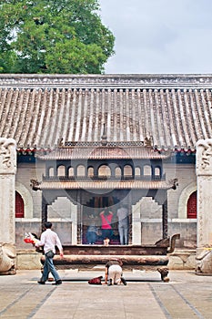 Iron altar at Bai Yun Guan Buddhist temple, Beijing, Chinan