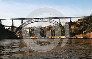 Iron bridges called over the waters of the Douro river