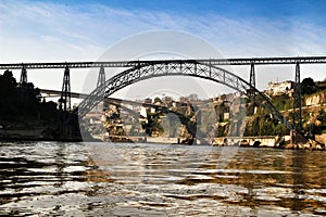 Iron bridges called over the waters of the Douro river