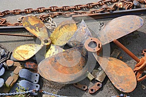 Iron chains and ships propellers