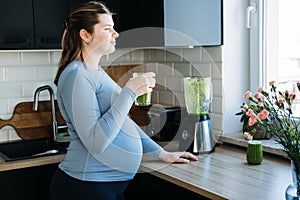 Iron deficiency, anemia, iron boosting smoothie recipes for pregnant woman. Pregnant woman preparing green vitamin