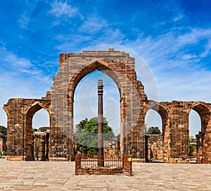 Iron pillar in Qutub complex photo