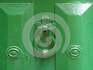 An iron ring as a door knocker