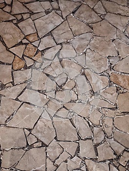 The irregularly shaped stone floor is neatly arranged