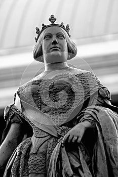 Isabel II statue photo