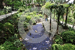 Ischia - Lago di ciottoli di vetro blu ai Giardini La Mortella dal ponticello photo