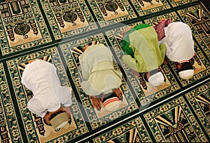 Islam Kids Praying, img