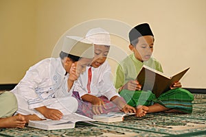 Islam Kids Reading Koran