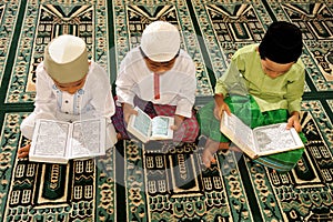 Islam Kids Reading Koran