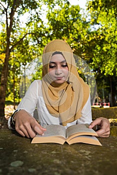 Islam woman read a book