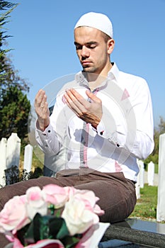 Islamic praying on dead person