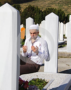 Islamic praying on dead person