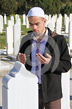 Islamic praying on dead person