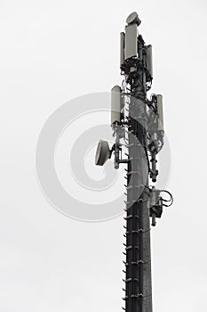 Isolated cellphones network antenna