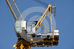 Isolated luffing jib tower crane